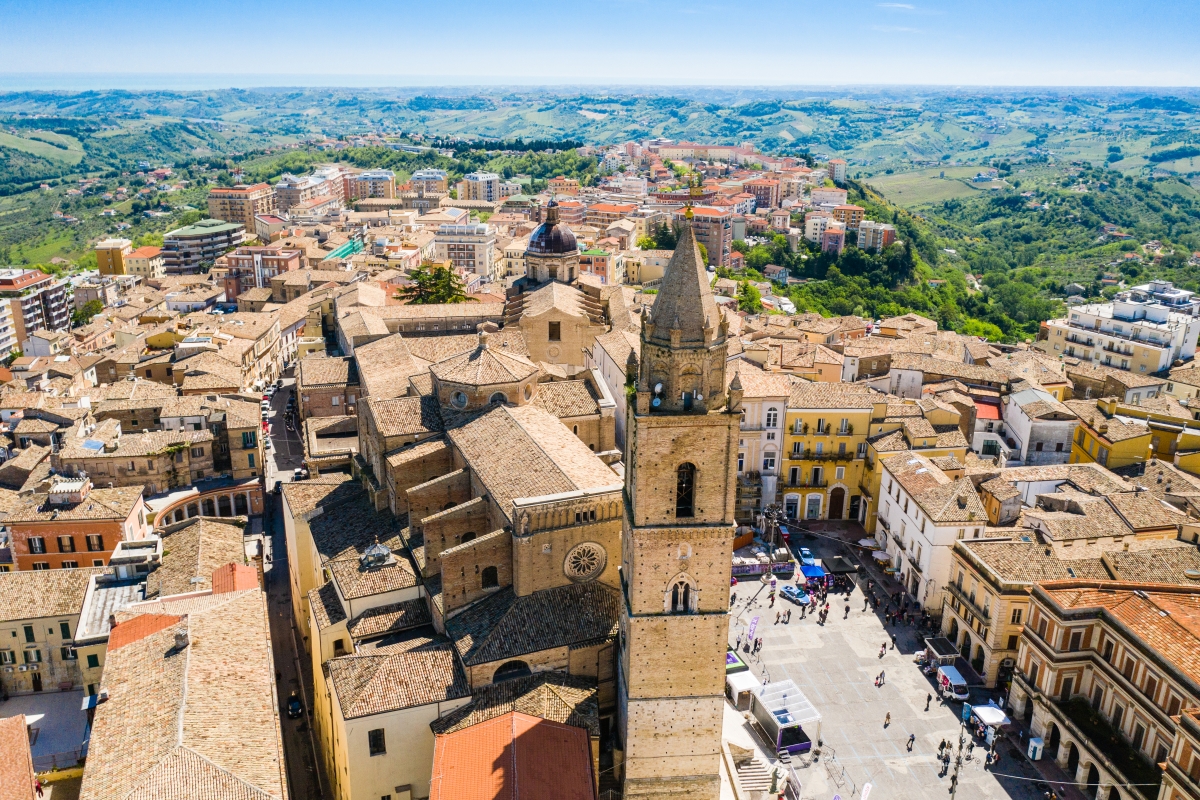 Vista aerea di Chieti con la Cattedrale di San Giustino - ENIT SpA