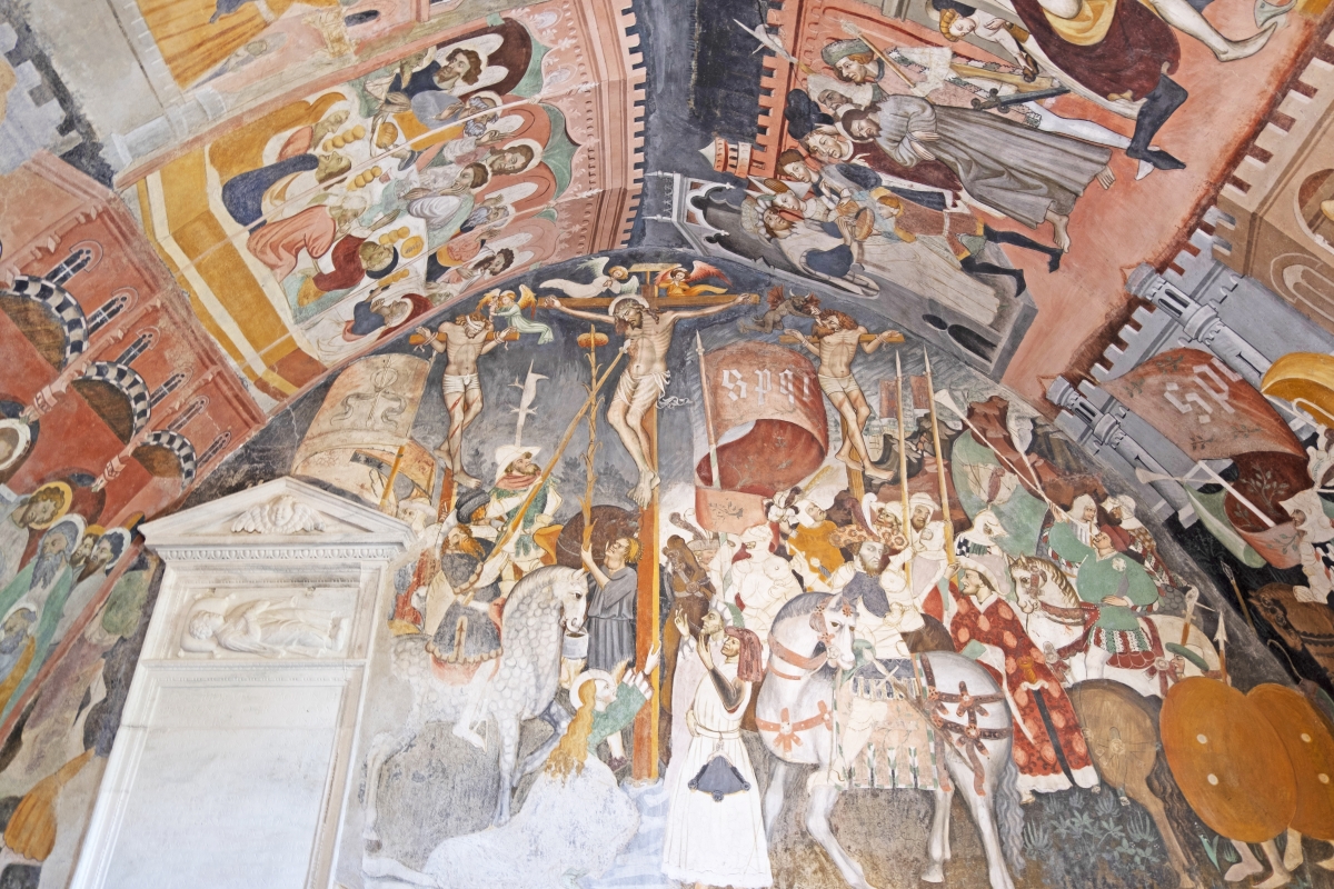 Crocifissione di Gesù Cristo, affresco del Quattrocento all'interno della chiesa del Castello della Manta - ENIT SpA