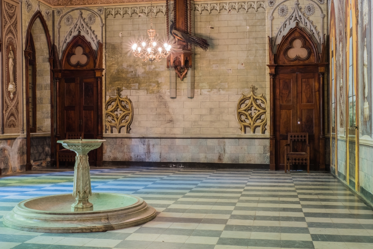 Castello del Roccolo - sala con fontana - ENIT SpA