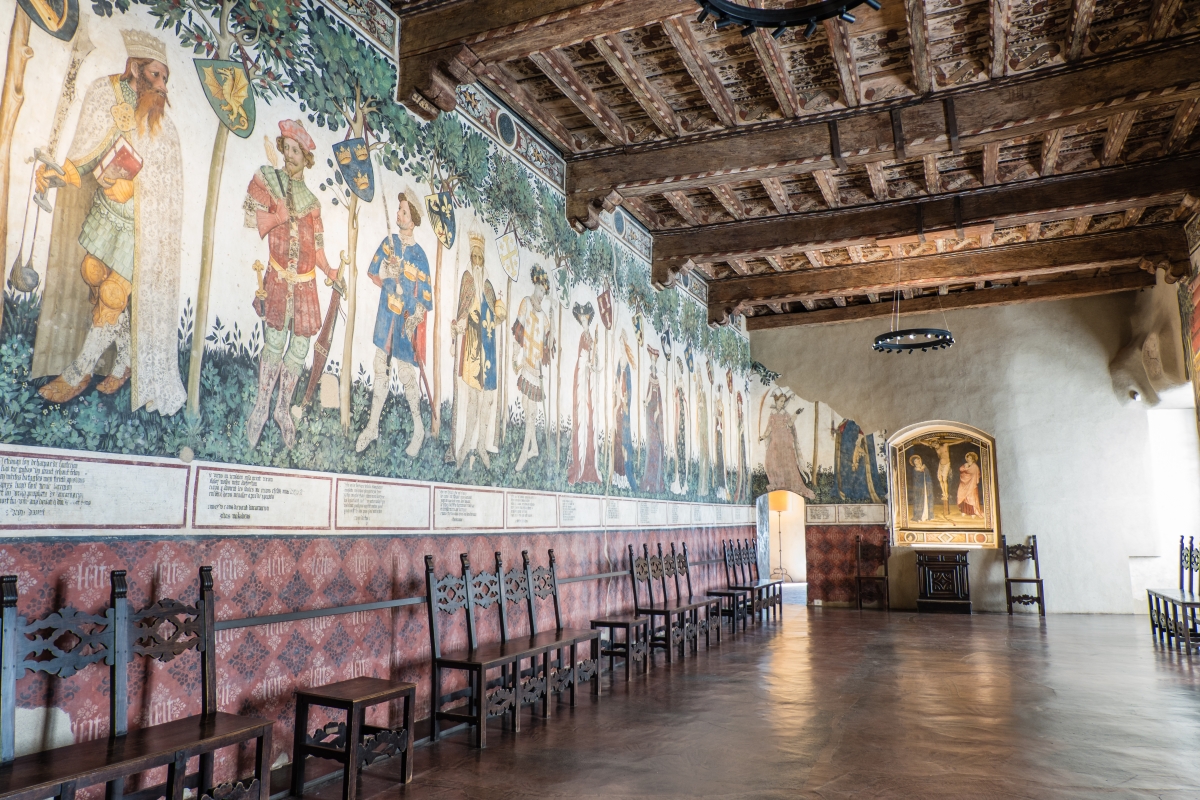 The nine heroes and nine heroines, fresco by the Maestro del Castello della Manta (15th century) in the baronial hall - ENIT SpA