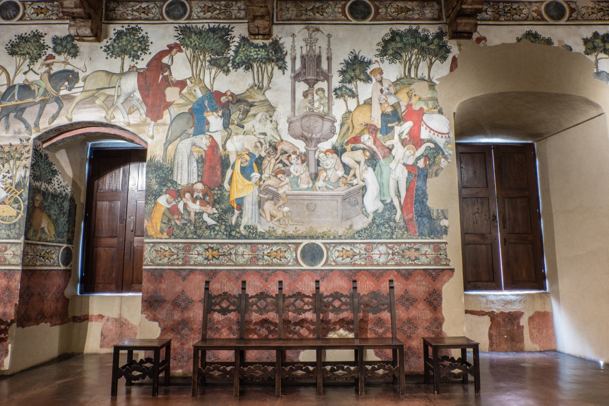Fontana della giovinezza, affresco del Maestro del Castello della Manta (secolo XV) nella sala baronale - ENIT SpA