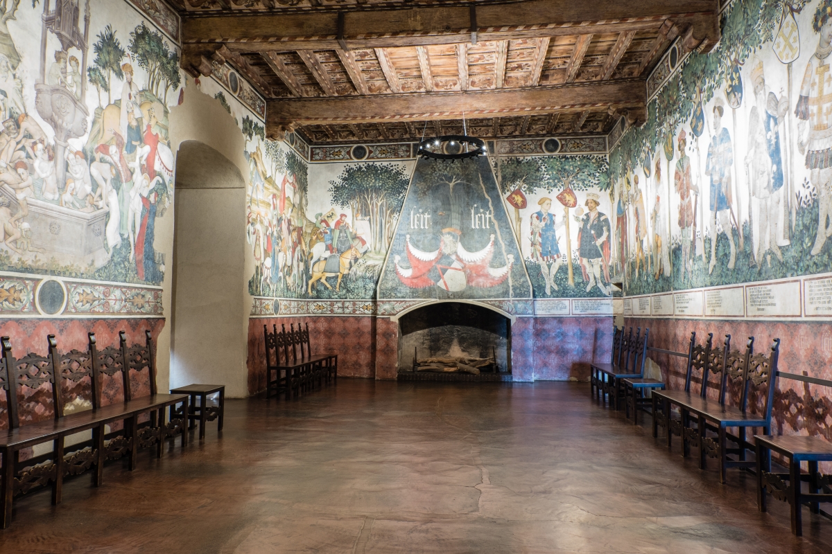 Affreschi del Maestro del Castello della Manta (secolo XV) nella sala baronale - ENIT SpA