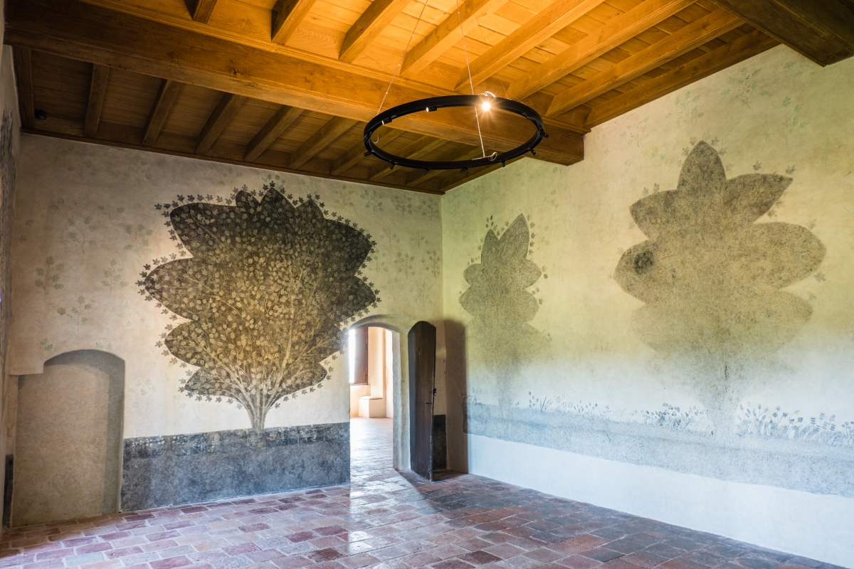 Castello della Manta, affreschi raffiguranti alberi - ENIT SpA