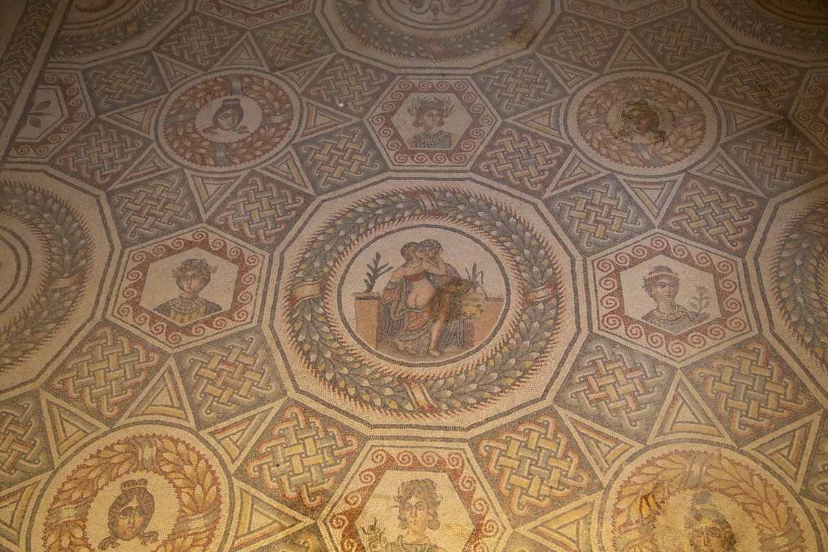 Villa Romana del Casale - mosaici del cubicolo della scena erotica - Simone Antonazzo / ENIT SpA