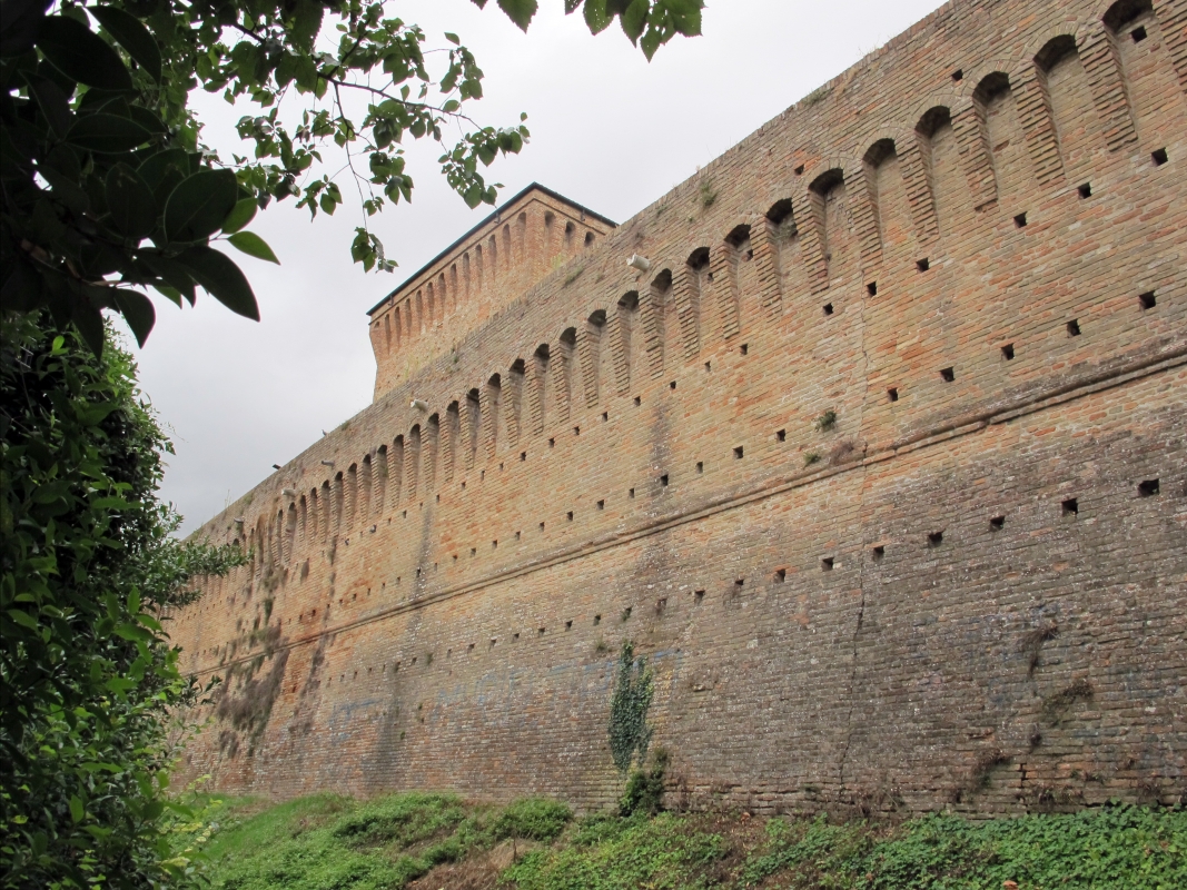 Cesena, rocca malatestiana, mura con vista della torre maestra - Sailko
