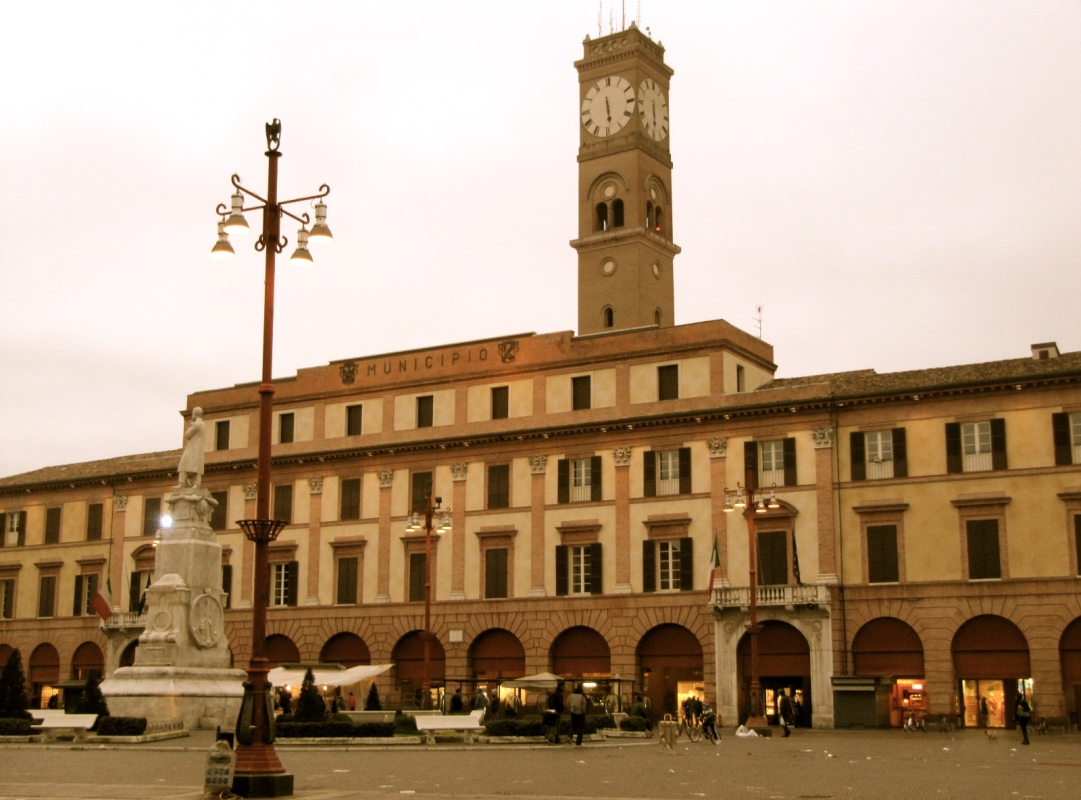 Il palazzo comunale in piazza Saffi - Anna pazzaglia