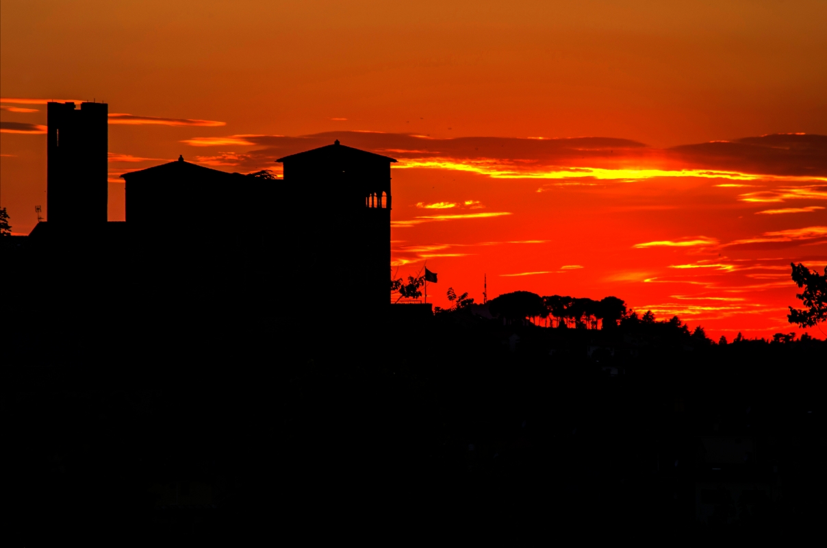 Longiano, Castello Malatestiano alla luce del tramonto - Marco della pasqua