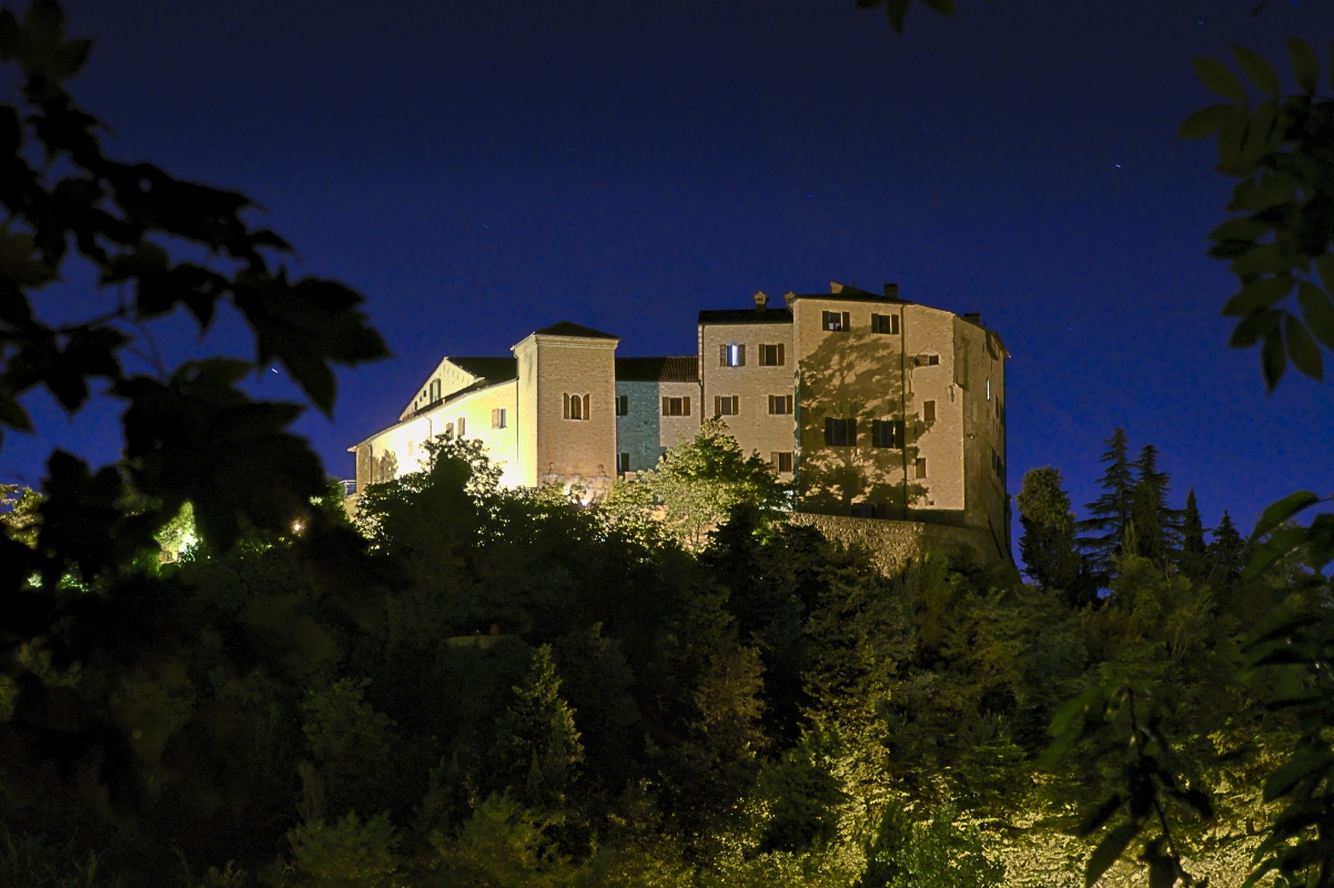 Rocca di Bertinoro by Night - Wikitechphoto