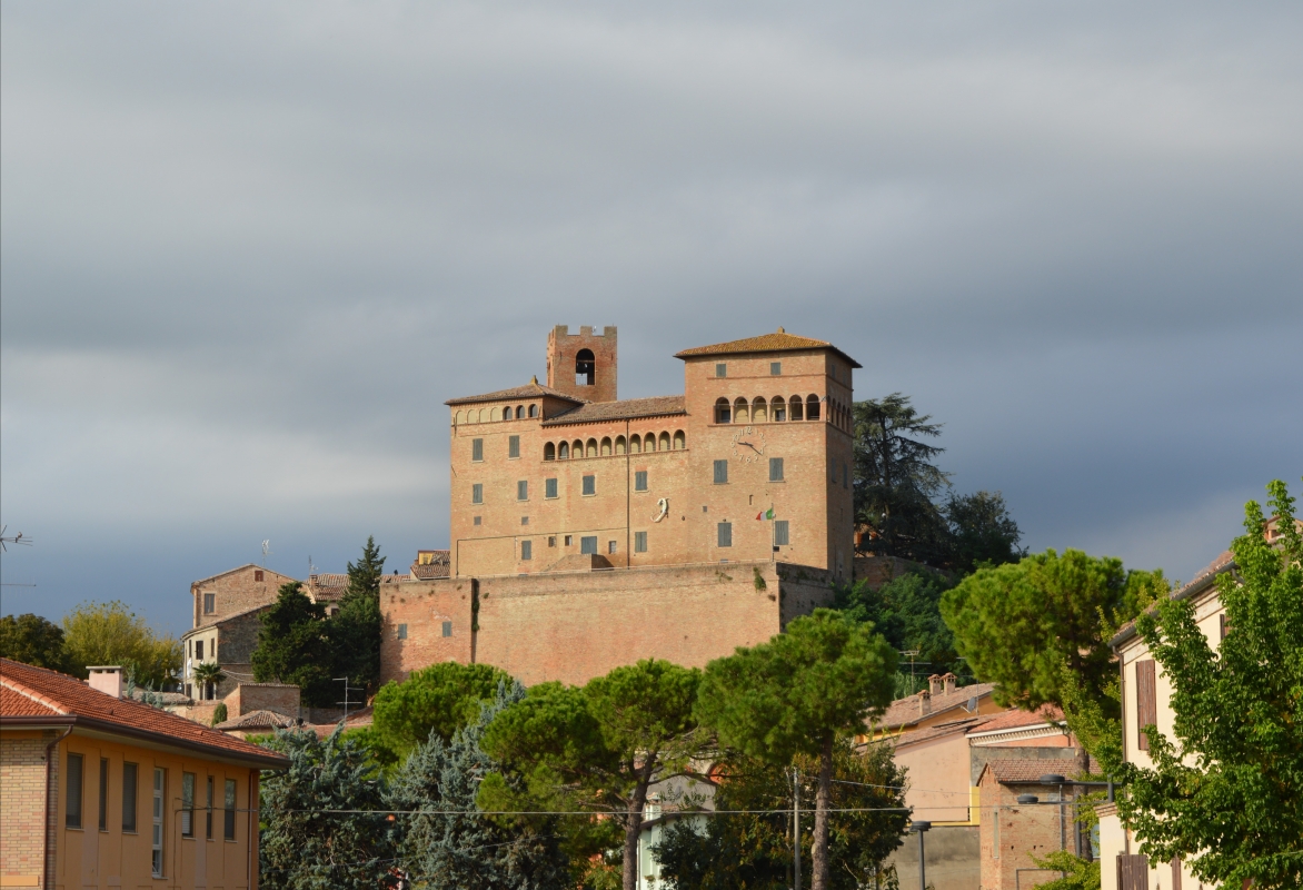 Castello Malatestiano visto da Piazza Tre Martiri - Gloria Molari