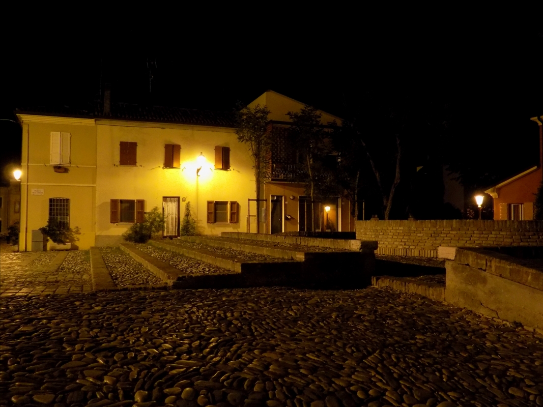 Piazza Conserve in notturna - Elpo81
