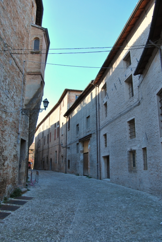 Via Sassi... una delle storiche vie di Forlì - Chiari86