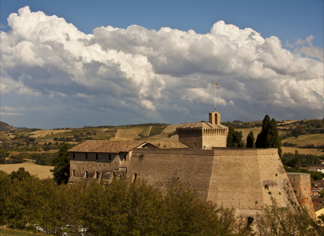 Rocca di Meldola tra le nuvole - UmbertoPaganiniPaganelli