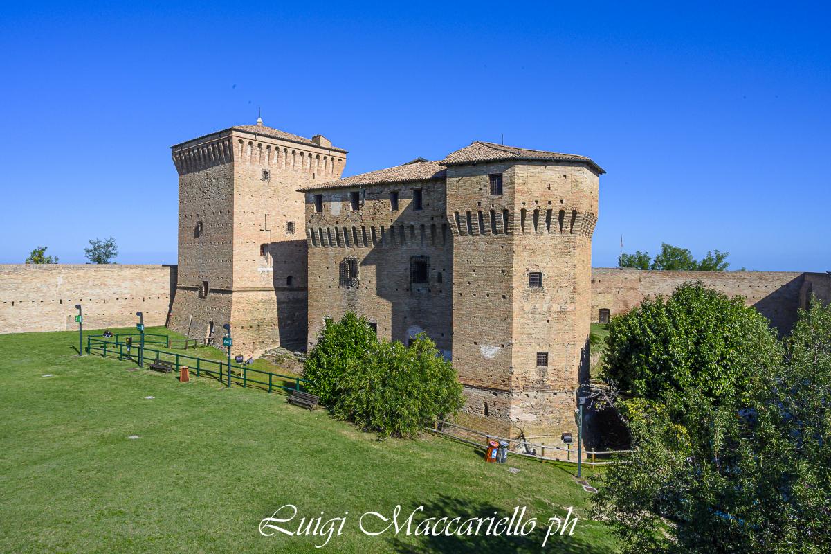 Maschio e Femmina, all'interno delle mura della Rocca Malatestiana di Cesena - Luimacca