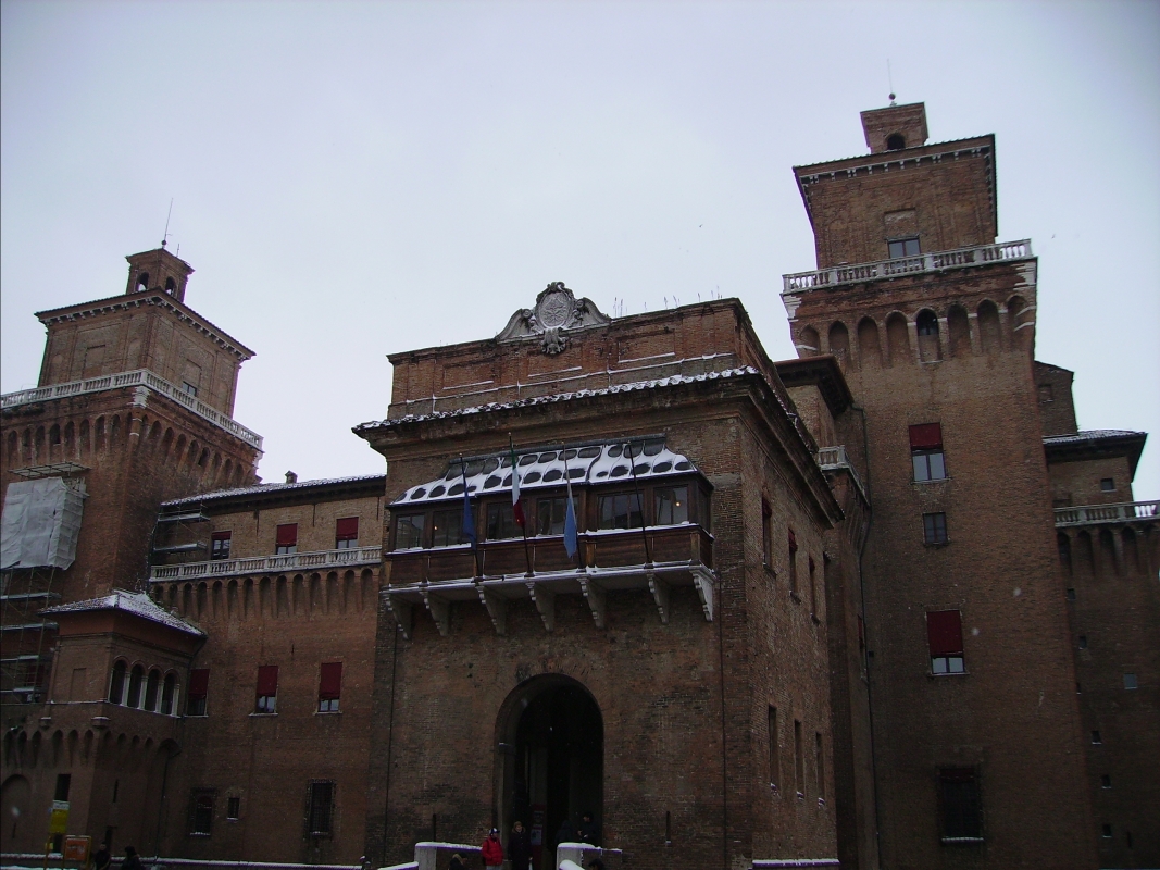 Balcone coperto del Castello Estense innevato - Tommaso Trombetta