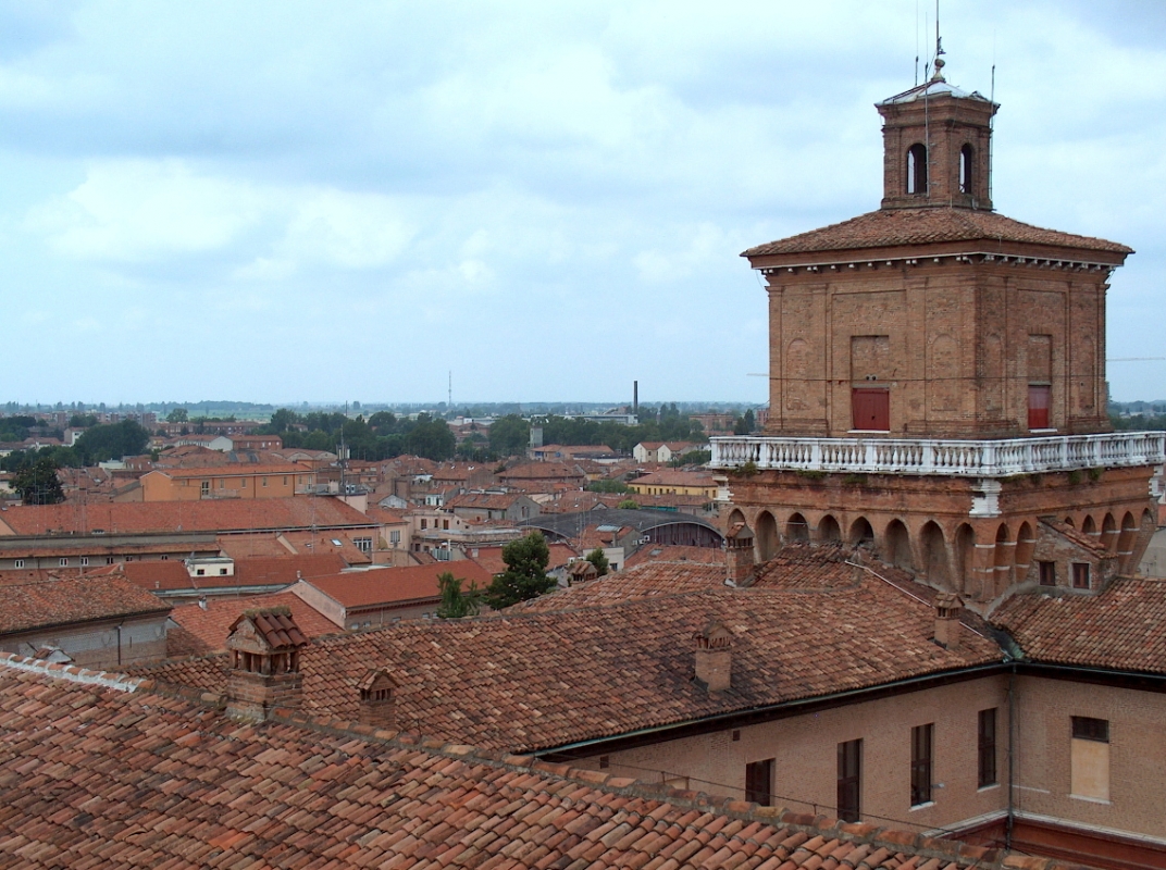 CASTELLO ESTENSE - i tetti di Ferrara - Gata da Plar