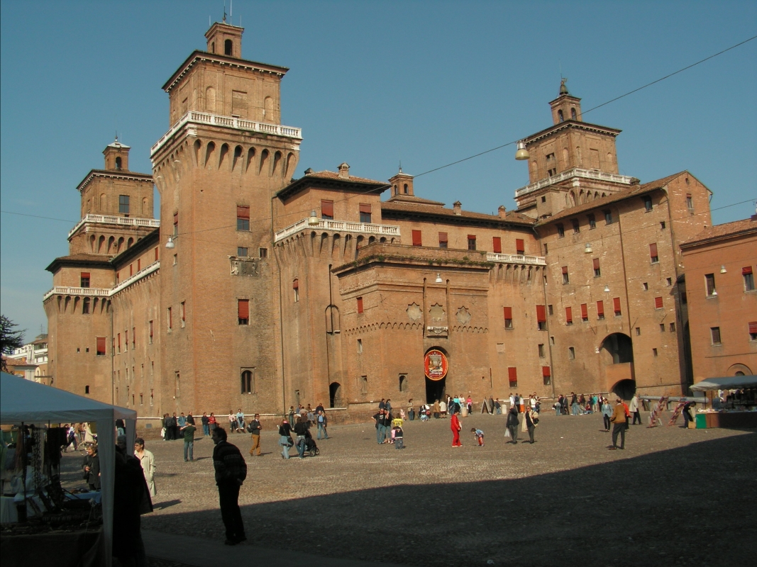 Castello Estense dalla piazza - Michele Pittoni