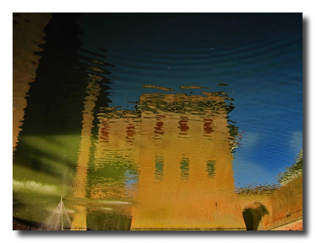 Il castello estense riflesso - the Este castle reflection 1 - Gippi52