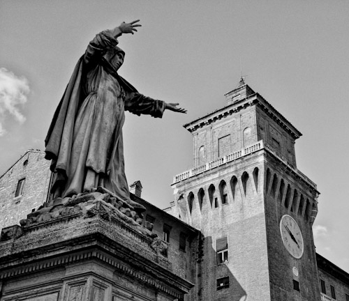Savonarola e Castello Estense DSC0153 - Germano Pozzati