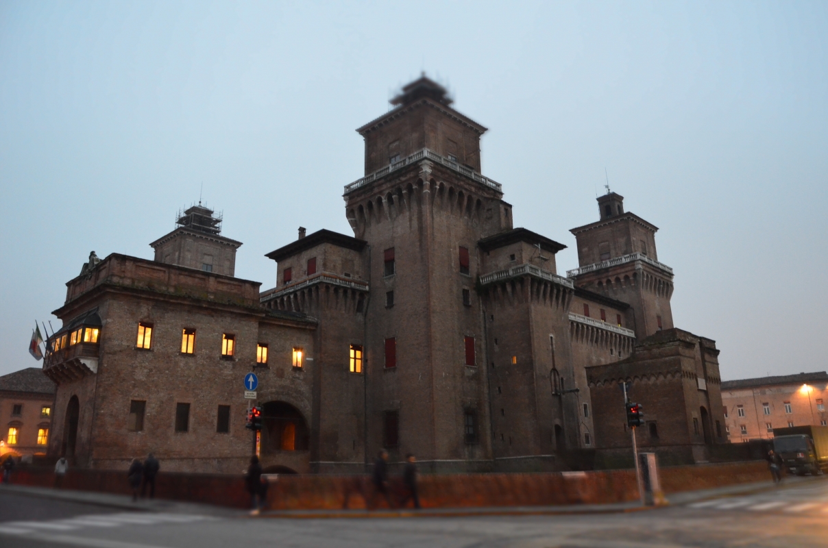 Il castello estense a Ferrara - Paperkat