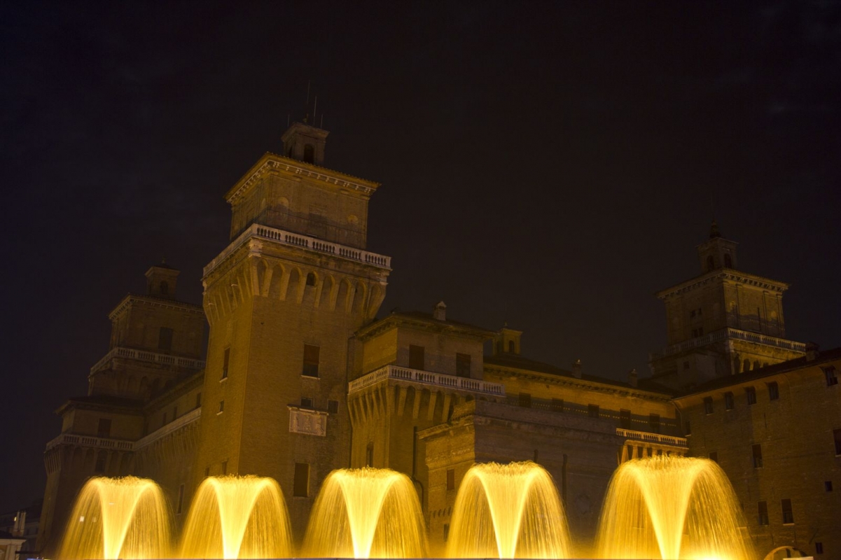 Fontane di luce in piazza castello - Nicola Bisi