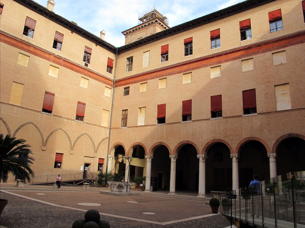 Castello estense di ferrara, ext., cortile 06 - Sailko