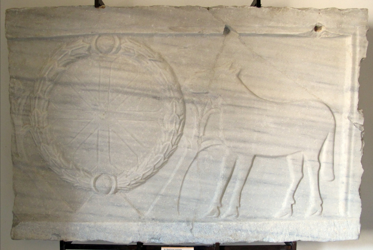 Maestranza ravennate, frammento con raffigurazione simbolica, da pluteo o sarcofago, VI sec - Sailko