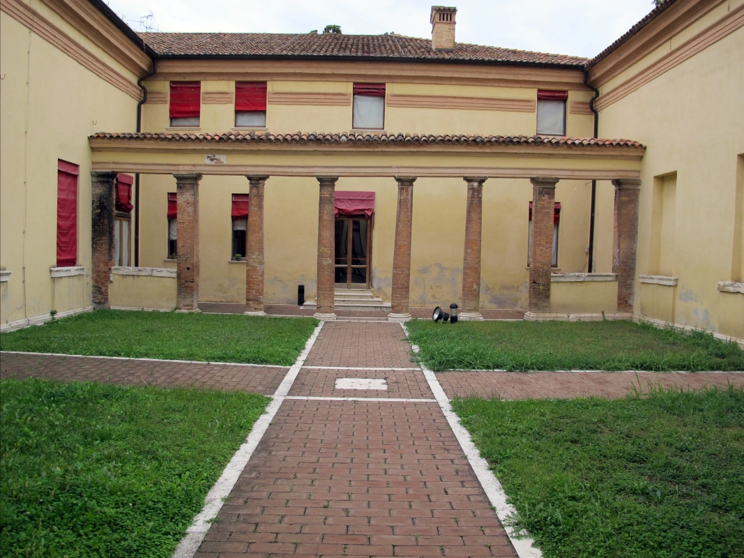 Ferrara, palazzo bonacossi, cortile 01 - Sailko