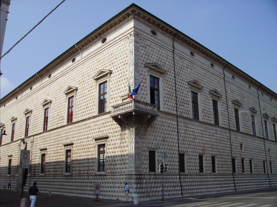 Palazzo Diamanti angolo tra Corso Biagio Rossetti e Corso Ercole I d'Este - Tommaso Trombetta