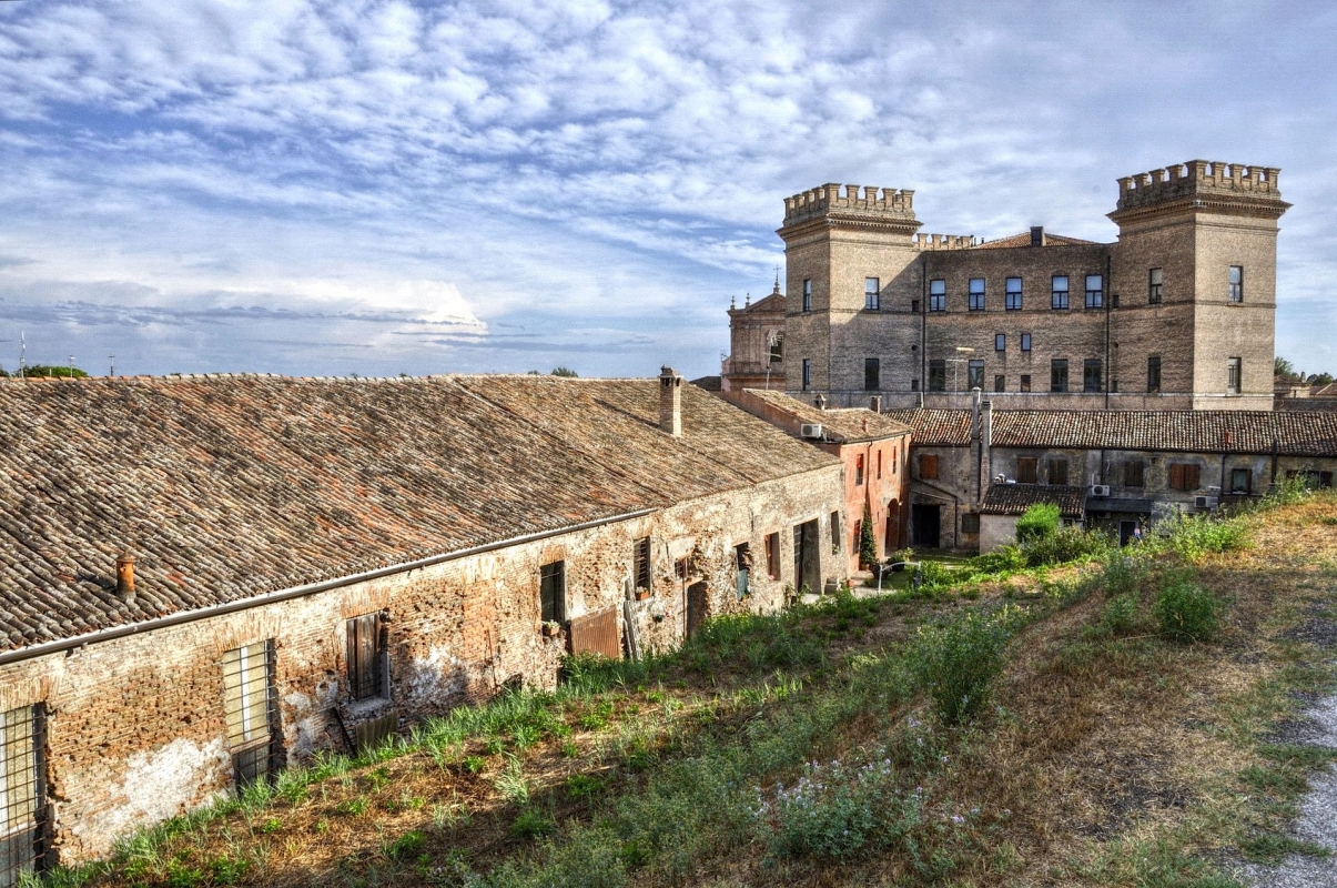 Castello Estense di Mesola visto dall'argine del Po - Vanni Lazzari