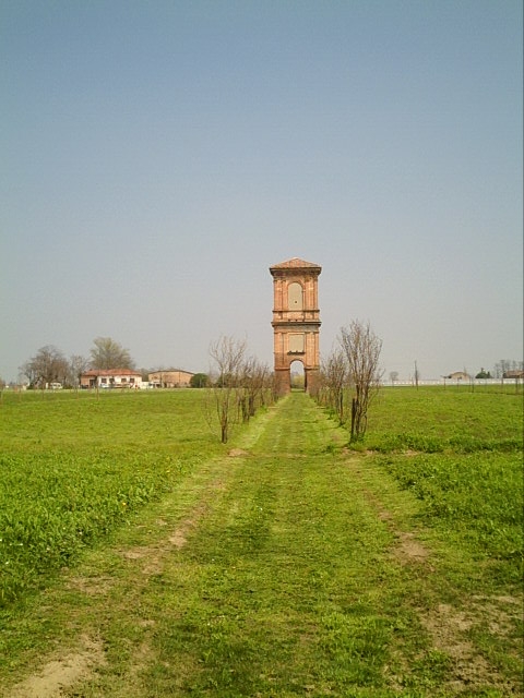 Delizia del Verginese la torre colombaia in prospettiva primavera 2005 - Marco Musmeci