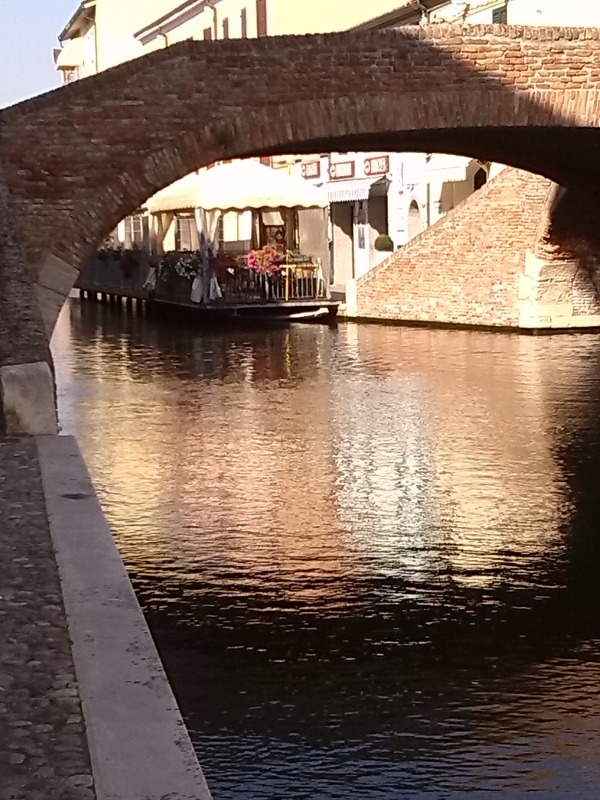 Ponte Trepponti, Comacchio, scorcio - Montibarbara