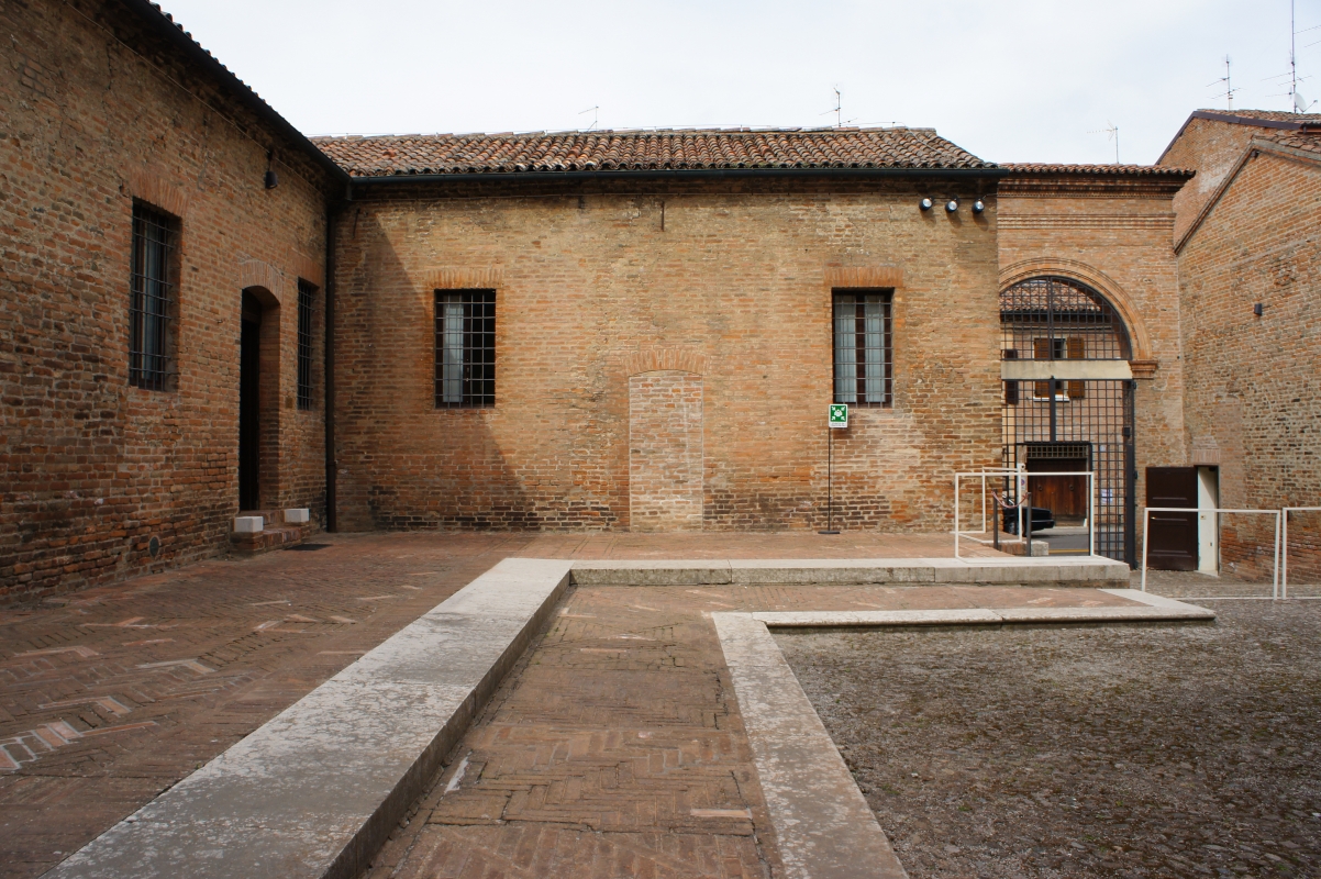 Palazzo Costabili detto di Ludovico il Moro - Cortile d'onore, l'ingresso - Andrea Comisi