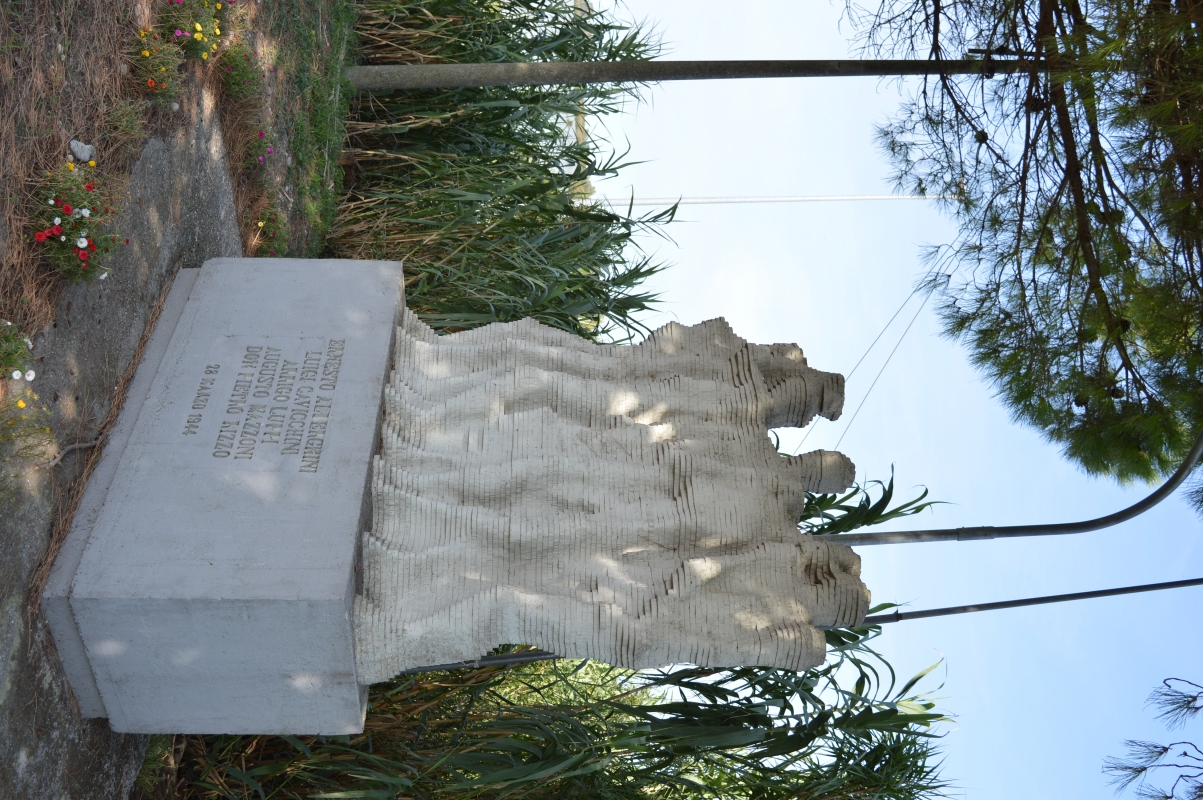 Monumento ai Martiri Macchinina - Goro - Smillallims