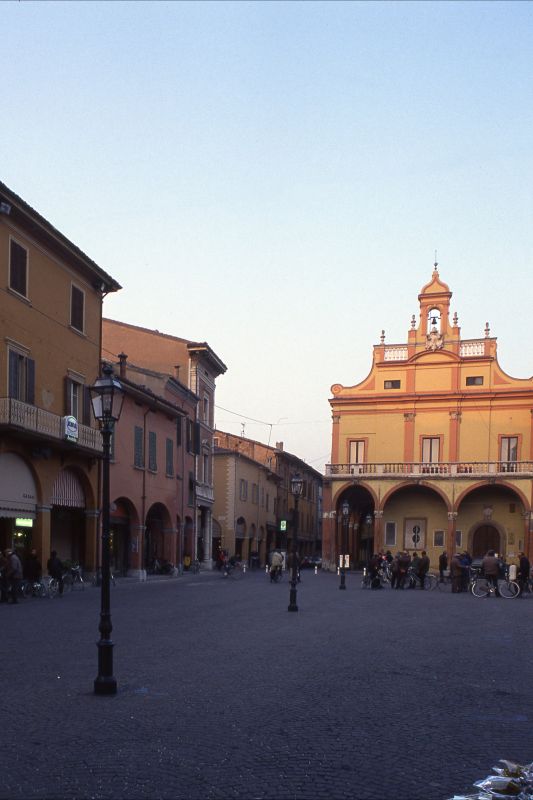 Piazza Guercino con Palazzo Municipale - zappaterra