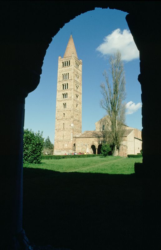 Abbazia di Pomposa. Il campanile visto dal Palazzo della Ragione - Samaritani