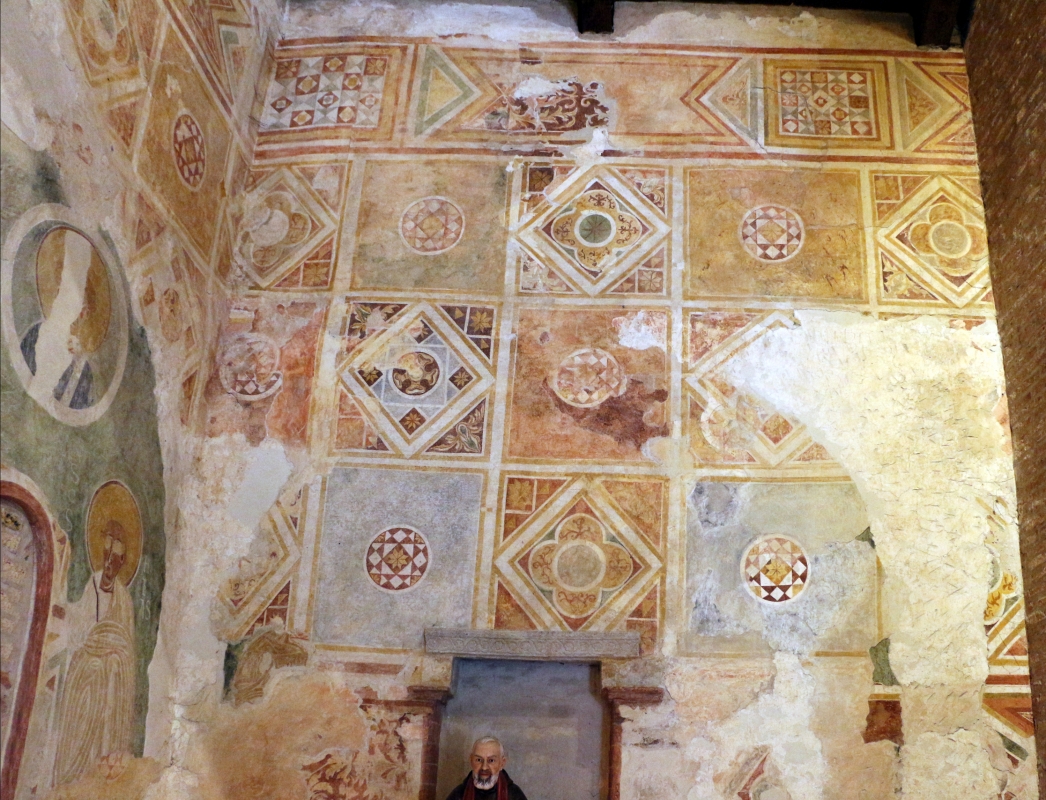 Scuola riminese, affreschi geometrici con bustini di santi, 1350-1400 ca. , affioramenti dell'XI secolo 05 - Sailko