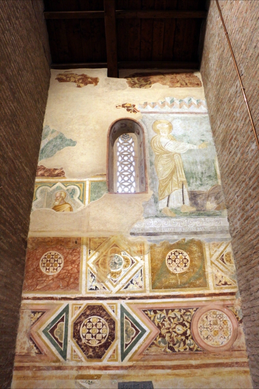 Scuola riminese, affreschi geometrici con bustini di santi, 1350-1400 ca. , affioramenti dell'XI secolo 01 - Sailko