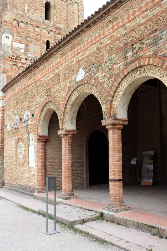 Pomposa, abbazia, atrio di mazulo del 1000-1050 ca. 02 - Sailko