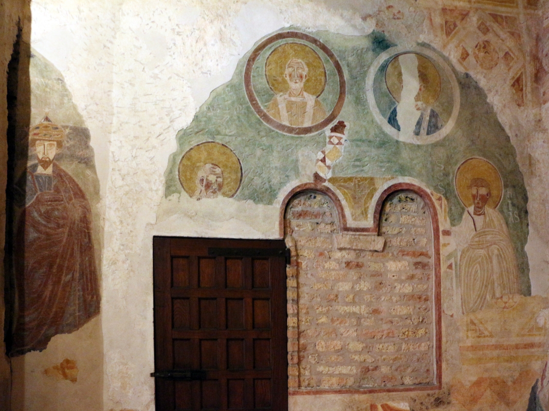 Pomposa, abbazia, interno, profeti e pontefici dell'XI secolo sotto gli affreschi trecenteschi 02 - Sailko