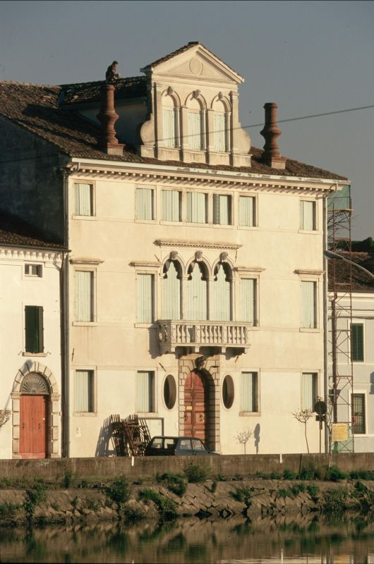 Riviera Cavallotti, Palazzo del Vescovo - Samaritani
