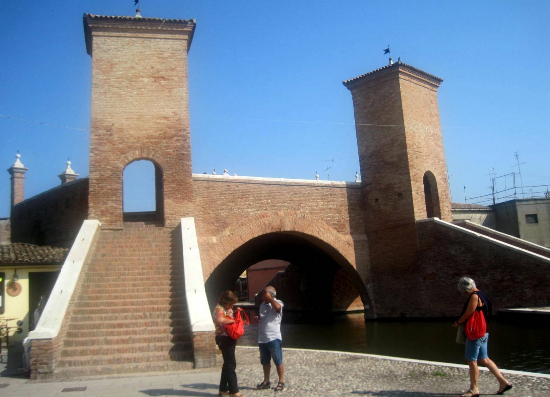 Ponte dei Trepponti a Comacchio 01 - Sandra Grampa