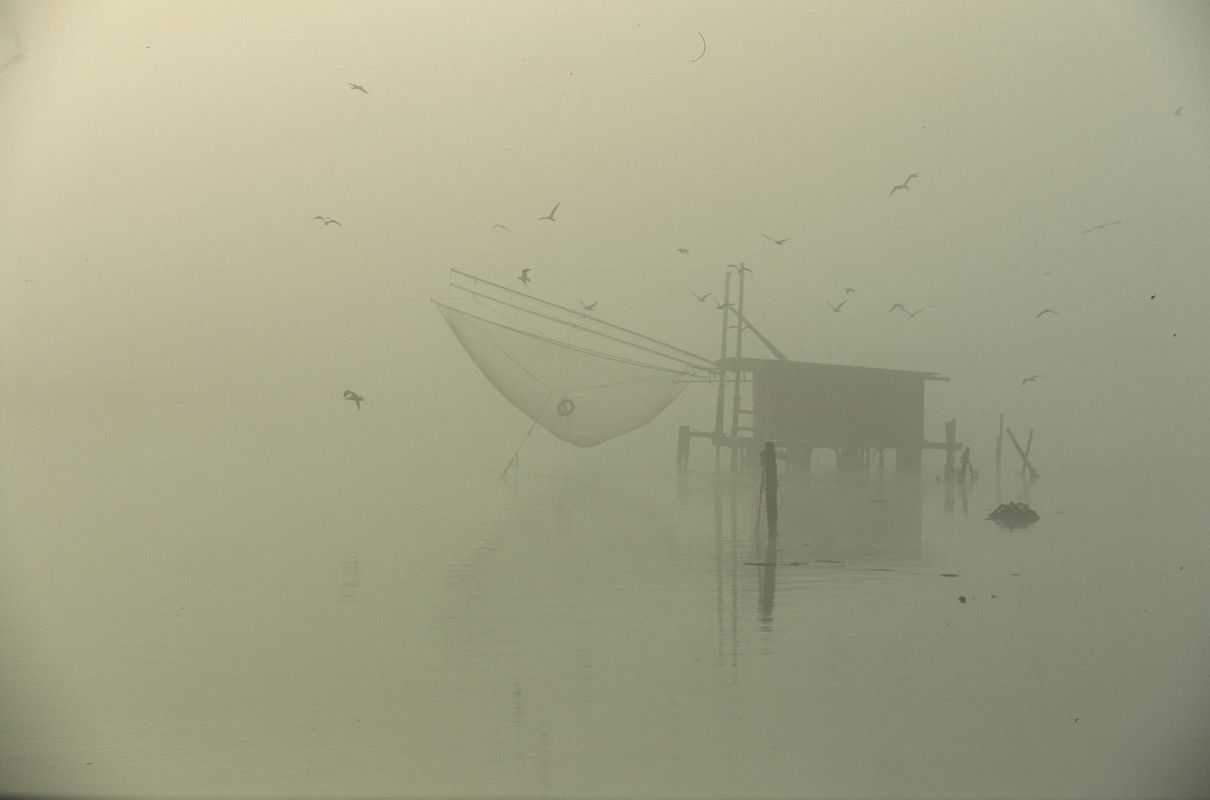 casone da pesca nella nebbia - Samaritani