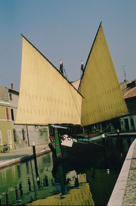 Canale di Comacchio con imbarcazione tipica - Rebeschini