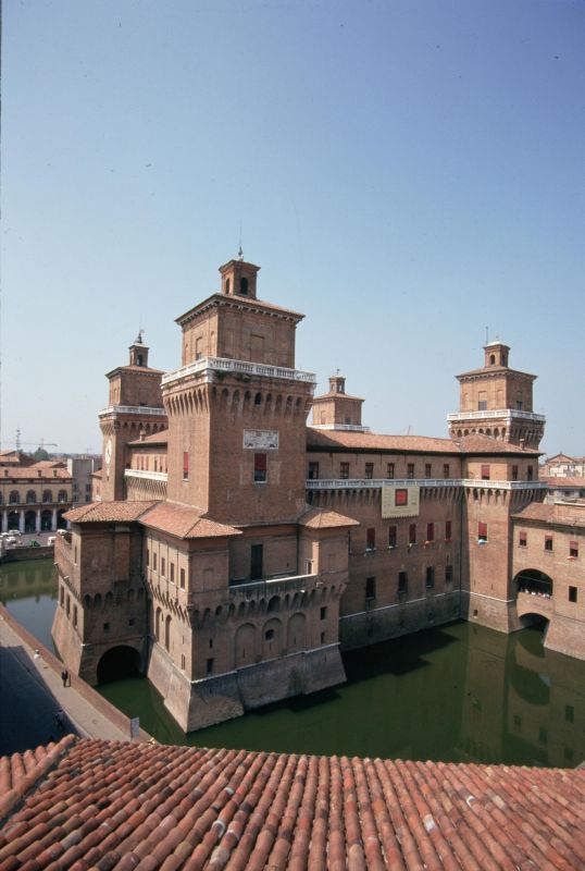 Castello Estense visto dai tetti - samaritani