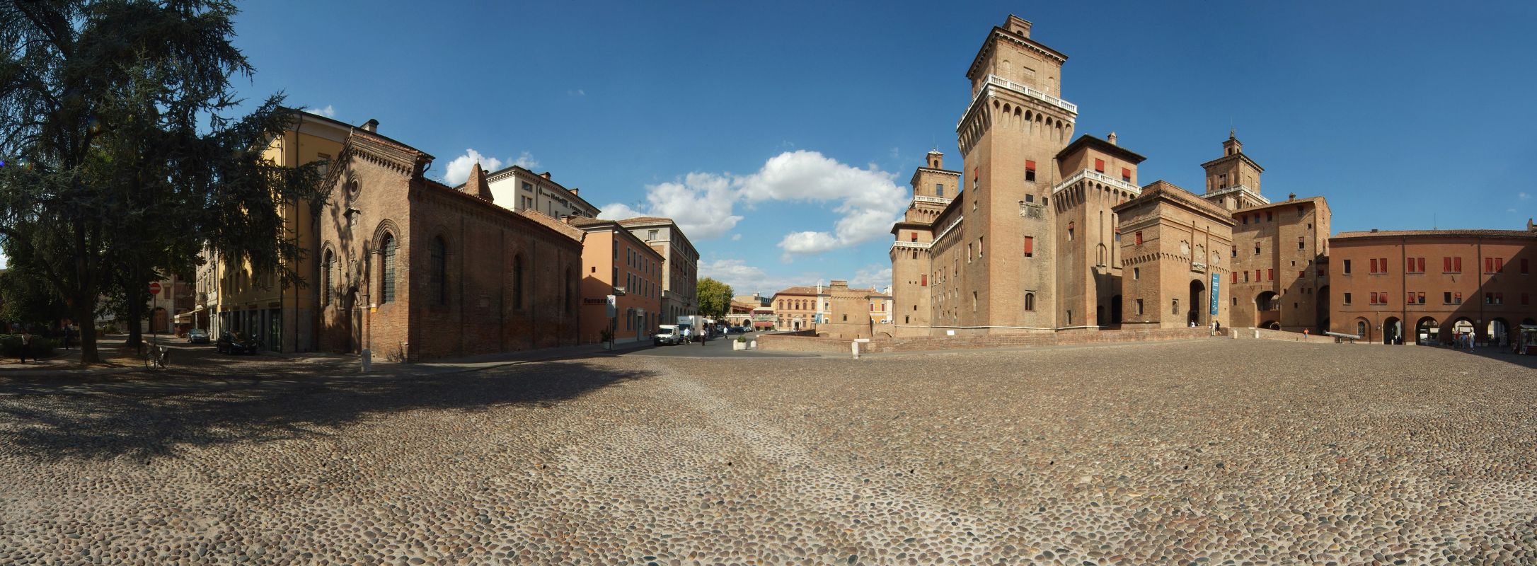 Piazza Castello, Chiesa di San Giuliano, Castello Estense - Massimo Baraldi