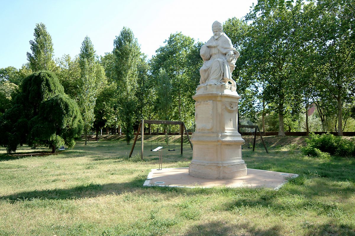 viale IV novembre. Statua di Paolo V - Baraldi