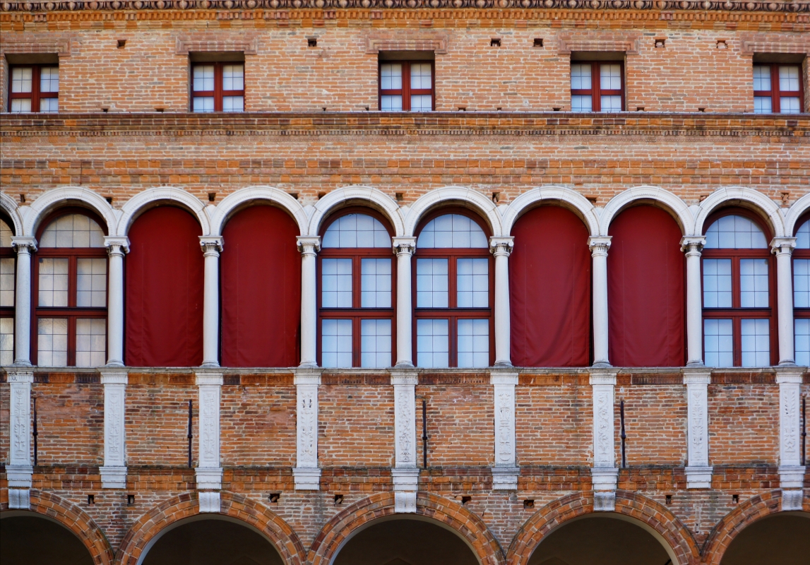 Palazzo Costabili detto di Ludovico il Moro - Particolare del cortile d'onore - Andrea Comisi