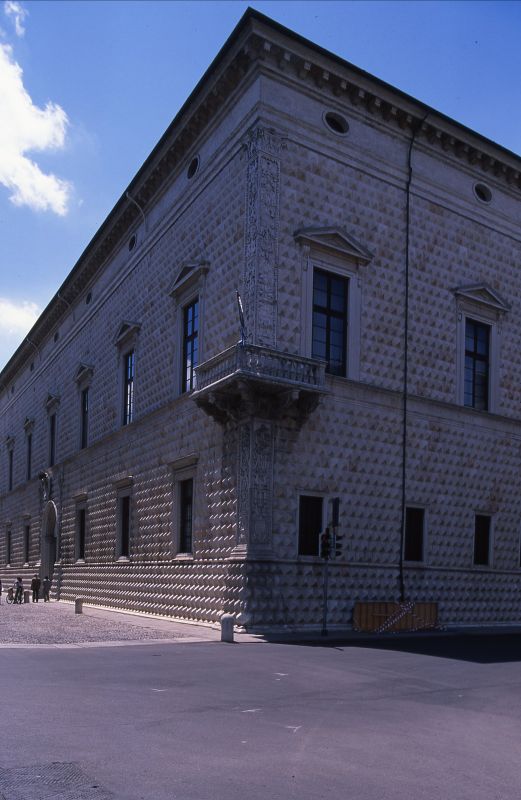 Palazzo dei Diamanti - zappaterra