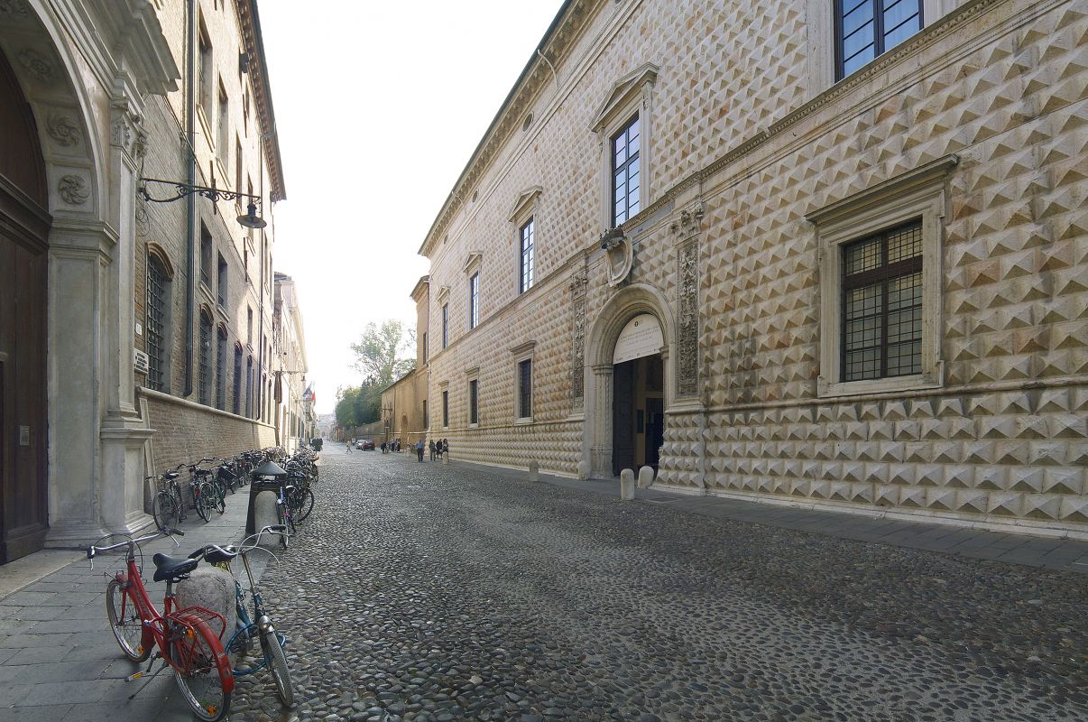 Corso Ercole I d'Este, Palazzo dei Diamanti con biciclette - Massimo Baraldi