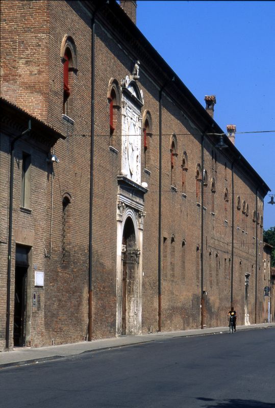 Palazzo Schifanoia. Portale - zappaterra
